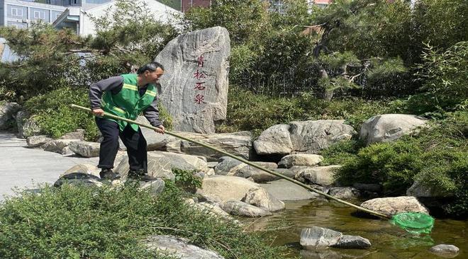 泰安市园林绿化管理服必一体育下载务中心：节日不打“烊”扮靓城市忙必一体育(图3)